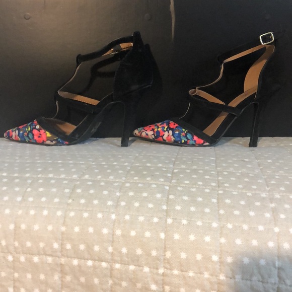 FLORAL SHOES! - Picture 5 of 5